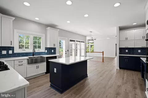 Kitchen - 12923 Champlain Dr, Manassas, VA 20112 photo 7 of 15