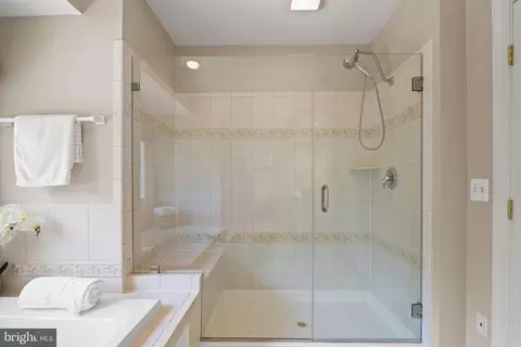 Bath - 12923 Champlain Dr, Manassas, VA 20112 photo 4 of 15