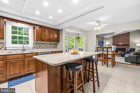 Kitchen - 3660 Thomasson Crossing Dr, Triangle, VA 22172 photo 4 of 5