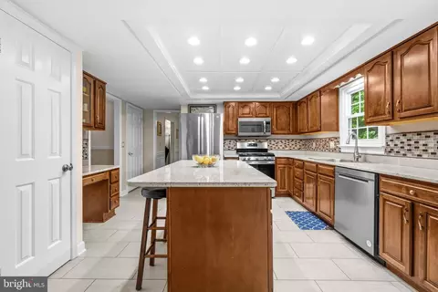 Kitchen - 3660 Thomasson Crossing Dr, Triangle, VA 22172 photo 2 of 5