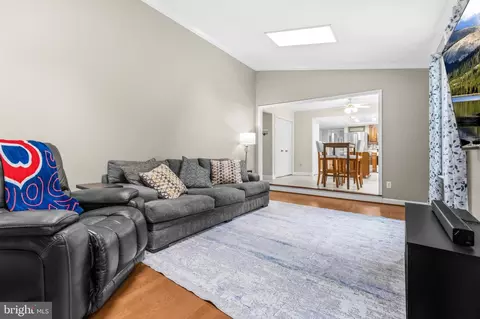 Living - 3660 Thomasson Crossing Dr, Triangle, VA 22172 photo 4 of 4