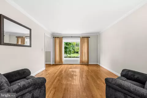 Living - 3660 Thomasson Crossing Dr, Triangle, VA 22172 photo 2 of 4
