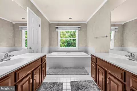 Bath - 3660 Thomasson Crossing Dr, Triangle, VA 22172 photo 1 of 7