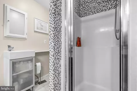 Bath - 3660 Thomasson Crossing Dr, Triangle, VA 22172 photo 7 of 7