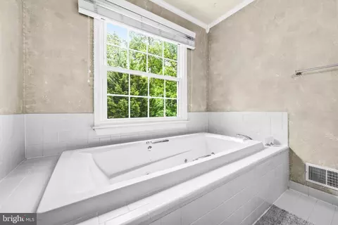 Bath - 3660 Thomasson Crossing Dr, Triangle, VA 22172 photo 4 of 7