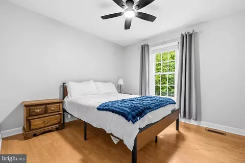 Bedroom - 3660 Thomasson Crossing Dr, Triangle, VA 22172 photo 3 of 10