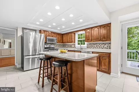 Kitchen - 3660 Thomasson Crossing Dr, Triangle, VA 22172 photo 3 of 5