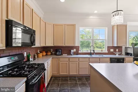 Kitchen - 12850 Victory Lakes Loop, Bristow, VA 20136 photo 4 of 5
