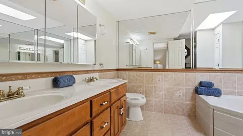 Bath - 4569 Rincon Pl, Dumfries, VA 22025 photo 1 of 5