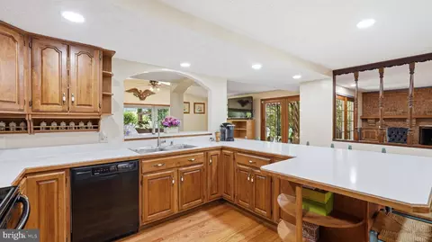 Kitchen - 4569 Rincon Pl, Dumfries, VA 22025 photo 2 of 4