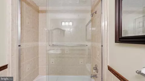 Bath - 4569 Rincon Pl, Dumfries, VA 22025 photo 4 of 5