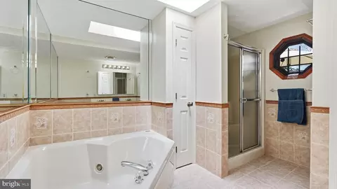 Bath - 4569 Rincon Pl, Dumfries, VA 22025 photo 2 of 5