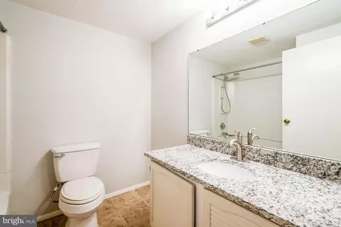 Bath - 9908 Rickover Ct, Manassas, VA 20109 photo 1 of 2