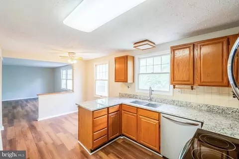 Kitchen - 9908 Rickover Ct, Manassas, VA 20109 photo 3 of 4