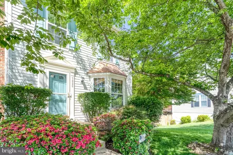 7030 Rogue Forest Ln, Gainesville, VA 20155