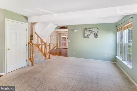 Living - 7030 Rogue Forest Ln, Gainesville, VA 20155 photo 1 of 8