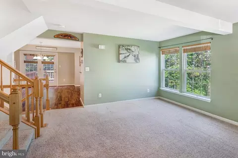 Living - 7030 Rogue Forest Ln, Gainesville, VA 20155 photo 4 of 8