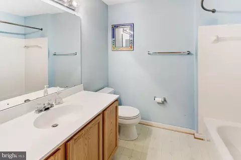 Bath - 7030 Rogue Forest Ln, Gainesville, VA 20155 photo 4 of 6