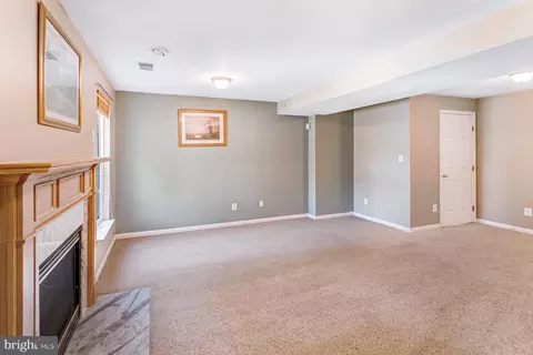 Living - 7030 Rogue Forest Ln, Gainesville, VA 20155 photo 6 of 8