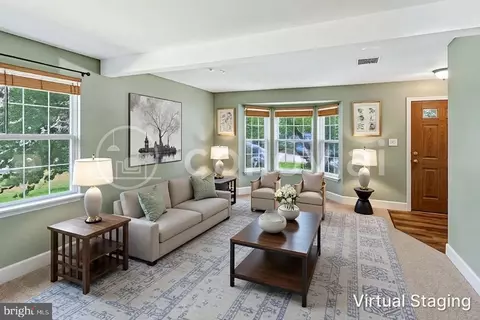 Living - 7030 Rogue Forest Ln, Gainesville, VA 20155 photo 3 of 8