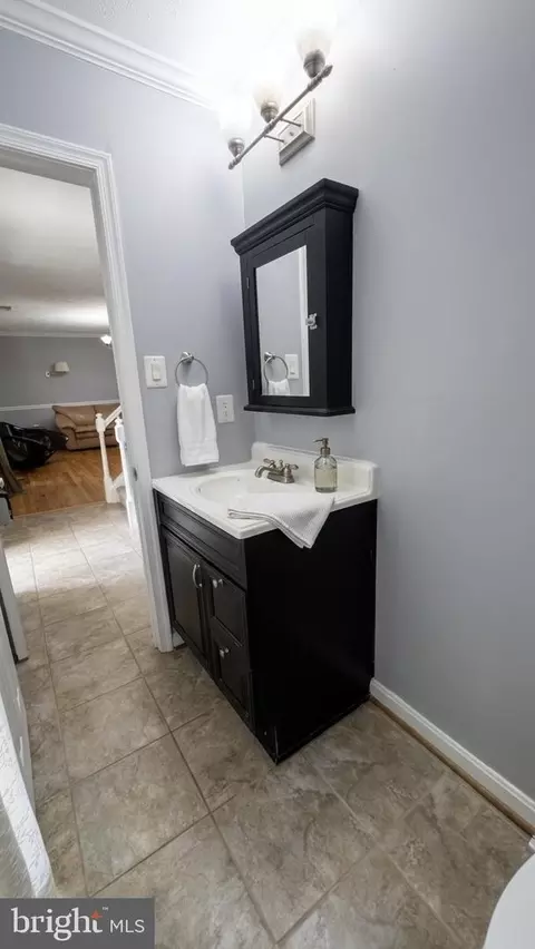 Bath - 14370 Clearview Ave, Gainesville, VA 20155 photo 3 of 3
