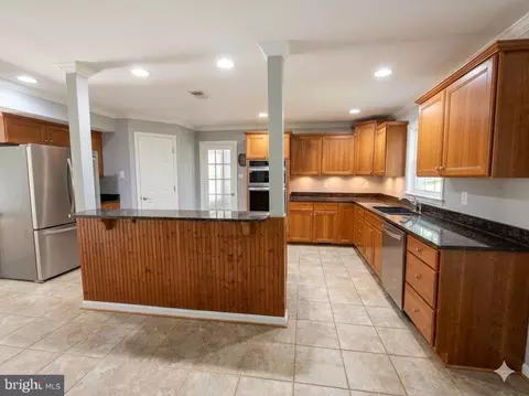 Kitchen - 14370 Clearview Ave, Gainesville, VA 20155 photo 2 of 2