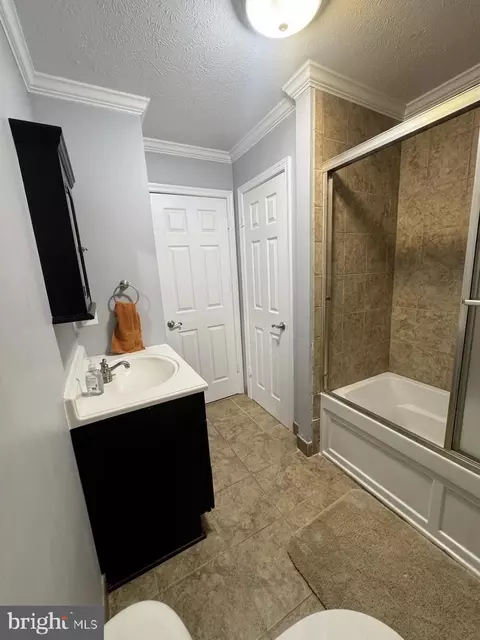Bath - 14370 Clearview Ave, Gainesville, VA 20155 photo 2 of 3