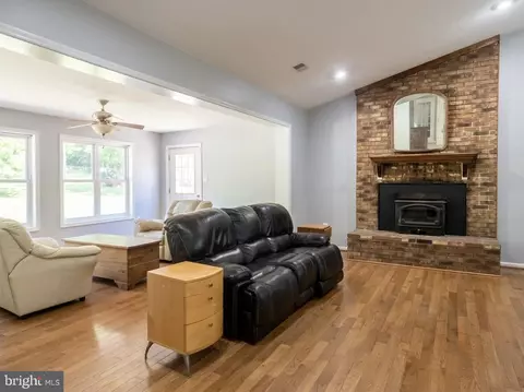 Living - 14370 Clearview Ave, Gainesville, VA 20155 photo 1 of 1