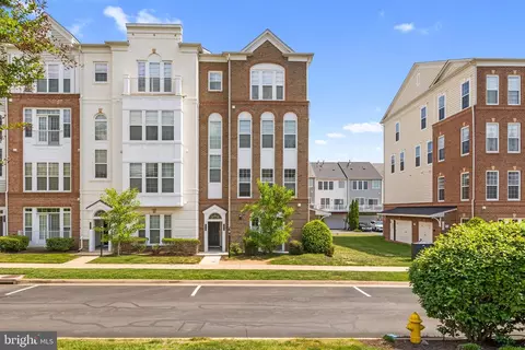 14531 Barkham Dr, Woodbridge, VA 22191