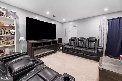 Entry Way - 4248 Ashmere Cir, Dumfries, VA 22025 photo 4 of 4