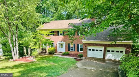 16048 Fairway Dr, Dumfries, VA 22025