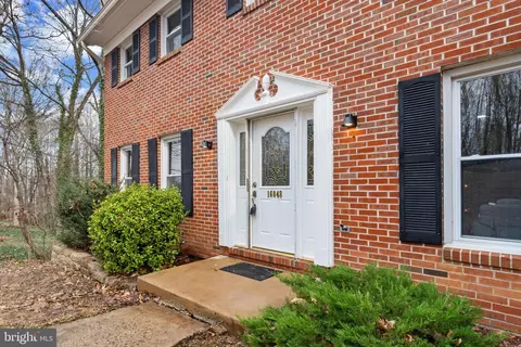 16048 Fairway Dr, Dumfries, VA 22025