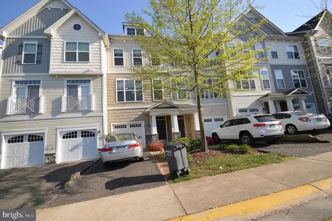 1571 Renate Dr, Woodbridge, VA 22192