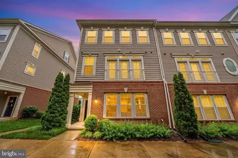 4724 Dane Ridge Cir, Woodbridge, VA 22193