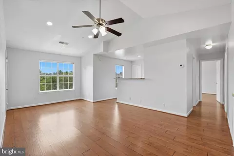 11002 Koman Cir #301, Manassas, VA 20109