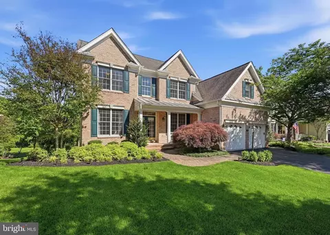 15137 Golf View Dr, Haymarket, VA 20169