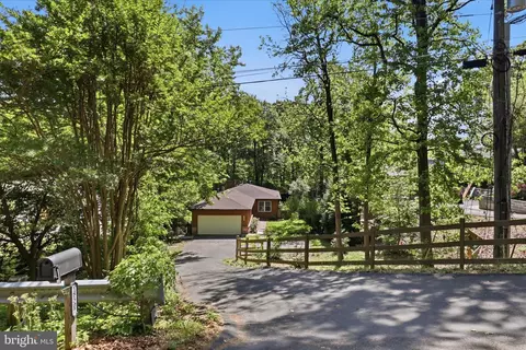 18507 Amidon Ave, Triangle, VA 22172