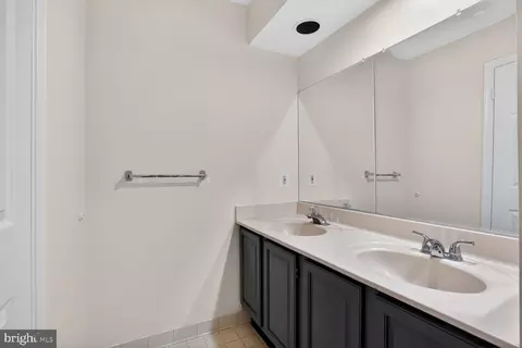 Bath - 7932 Blue Gray Cir, Manassas, VA 20109 photo 1 of 2