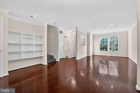 Living - 7932 Blue Gray Cir, Manassas, VA 20109 photo 1 of 3