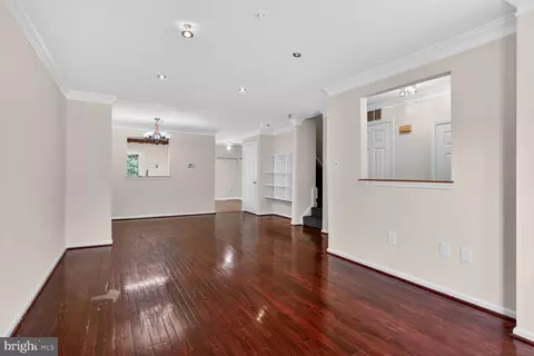 Living - 7932 Blue Gray Cir, Manassas, VA 20109 photo 2 of 3