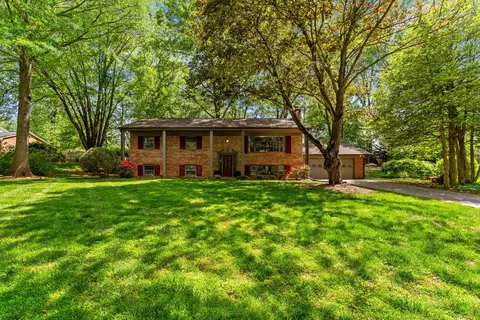 4104 Crescent Hills Dr, Haymarket, VA 20169