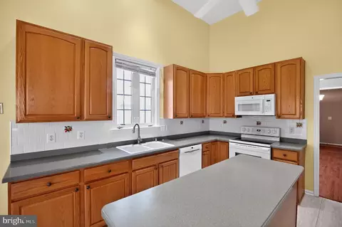 Kitchen - 6901 Saddle Run Way, Gainesville, VA 20155 photo 5 of 5