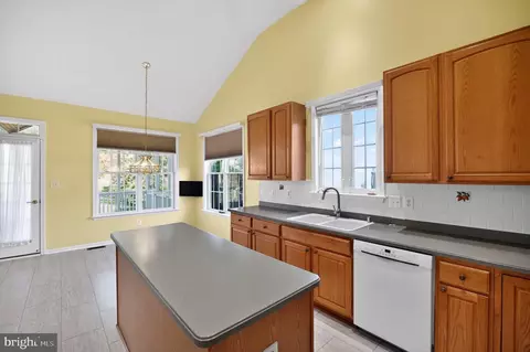 Kitchen - 6901 Saddle Run Way, Gainesville, VA 20155 photo 2 of 5