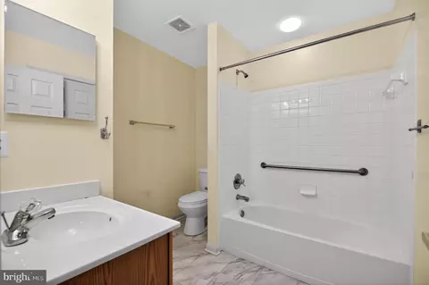 Bath - 6901 Saddle Run Way, Gainesville, VA 20155 photo 2 of 2
