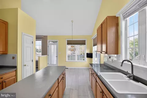 Kitchen - 6901 Saddle Run Way, Gainesville, VA 20155 photo 3 of 5