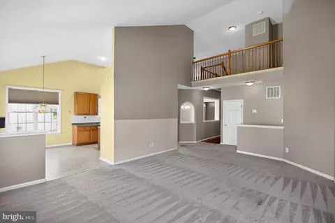 Living - 6901 Saddle Run Way, Gainesville, VA 20155 photo 6 of 6