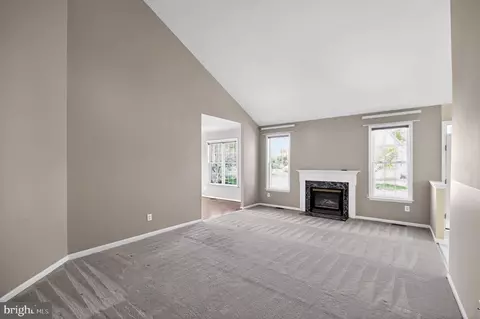 Living - 6901 Saddle Run Way, Gainesville, VA 20155 photo 5 of 6