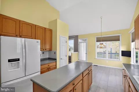 Kitchen - 6901 Saddle Run Way, Gainesville, VA 20155 photo 4 of 5
