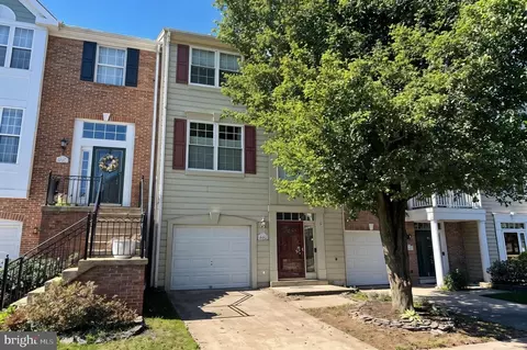 967 Herons Run Ln, Woodbridge, VA 22191