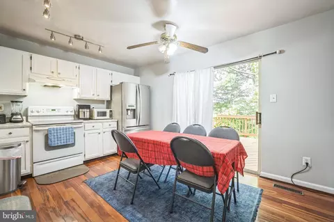 15198 Wentwood Ln, Woodbridge, VA 22191